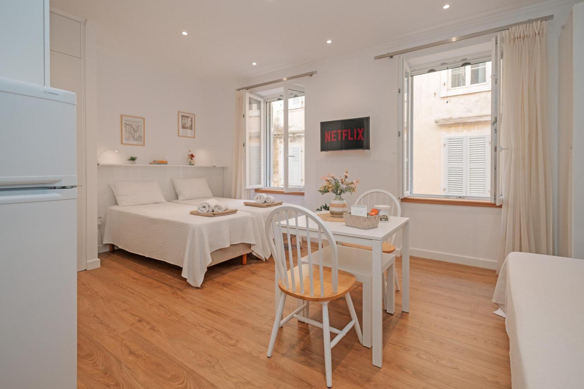 Adagio 1- Studio, Old Town *